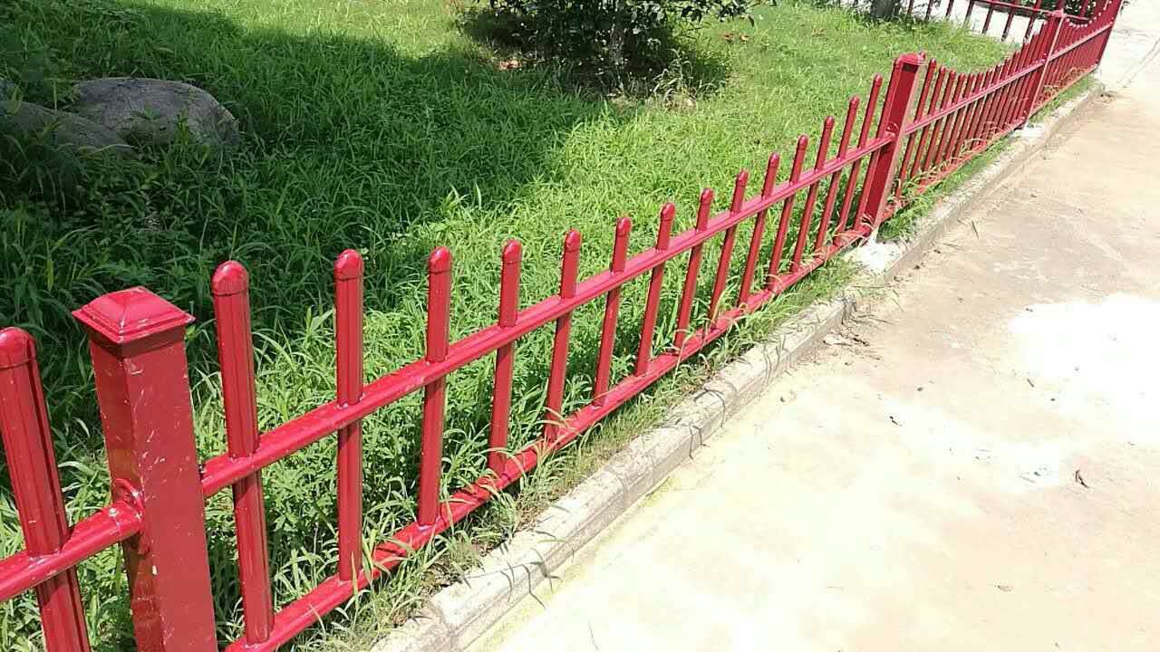 南京锌钢草坪护栏工程案例图片1